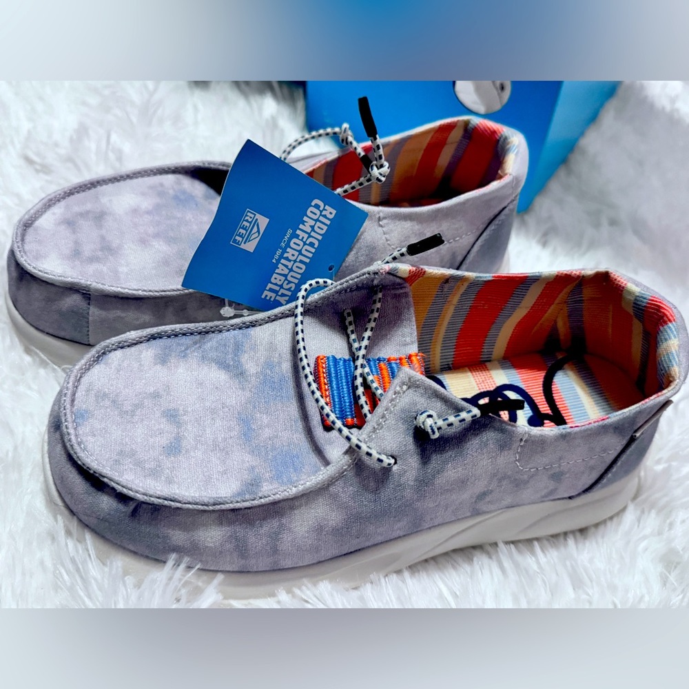 NWT girls reef cushion coast shoes size 2